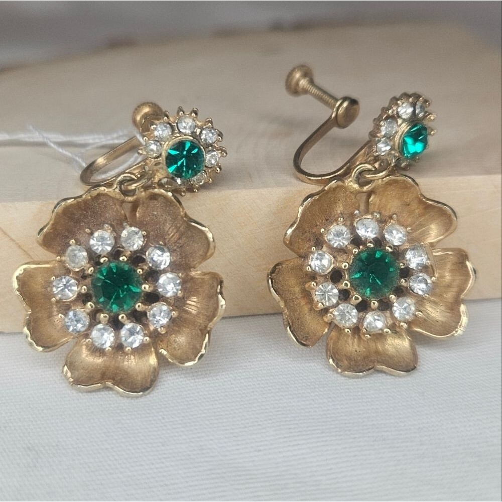 Vintage Gold Tone Flower With Green And Clear Rhinestones Screw Back Earrings